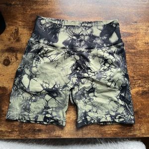 High Waist Workout Shorts (L)